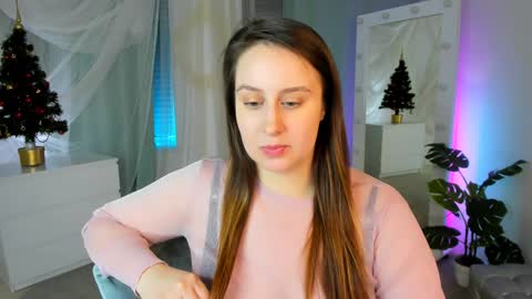 Snapshot of via_lattea_ chatting on 12-16-24, 07:00 Camilla online show from 12-16-24, 07:00