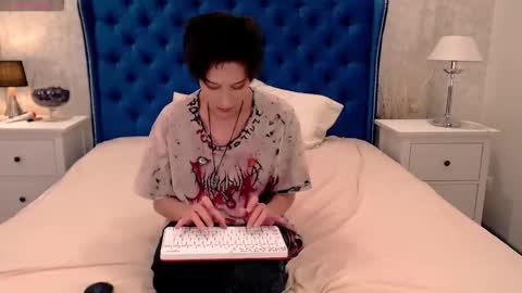 Via online show from 10-06-25, 09:34