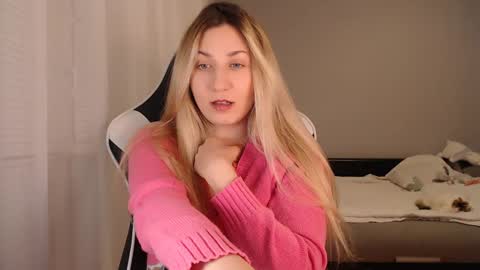 Snapshot of vibezgirl chatting on 12-08-24, 07:54 Amelia online show from 12-08-24, 07:54