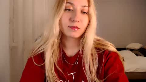 Snapshot of vibezgirl chatting on 03-10-25, 08:34 Amelia online show from 03-10-25, 08:34