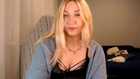 Snapshot of vibezgirl chatting on 09-17-25, 05:47 Amelia online show from 09-17-25, 05:47