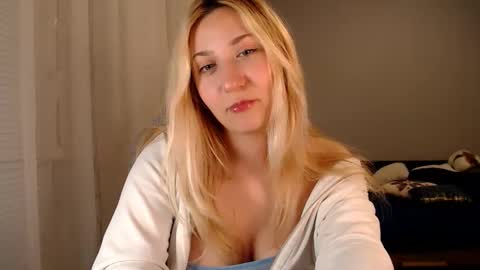 Snapshot of vibezgirl chatting on 09-21-25, 07:59 Amelia online show from 09-21-25, 07:59