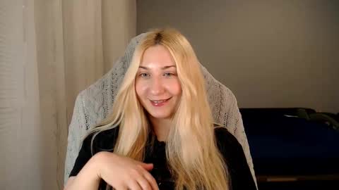 Snapshot of vibezgirl chatting on 10-22-25, 06:51 Amelia online show from 10-22-25, 06:51