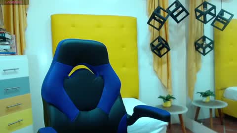 nahomy online show from 02-04-25, 12:22