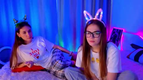 Stacy  Charlotte Lolaon keyboard online show from 12-21-25, 09:49