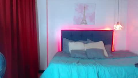 Snapshot of vicky_bass chatting on 03-09-25, 01:56 VICTORIA online show from 03-09-25, 01:56