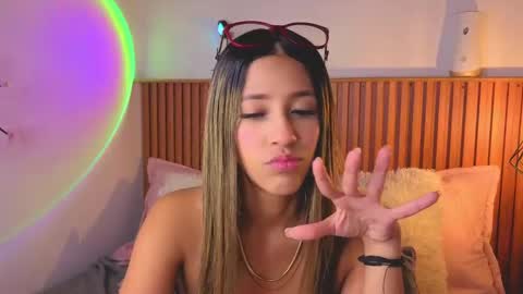 Snapshot of vicky_bass chatting on 09-24-25, 06:33 VICTORIA online show from 09-24-25, 06:33