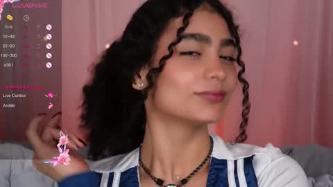 Snapshot of vicky_curly chatting on 10-04-25, 03:04 vicky_curly online show from 10-04-25, 03:04