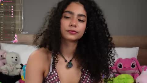 Snapshot of vicky_curly chatting on 11-22-25, 03:05 vicky_curly online show from 11-22-25, 03:05