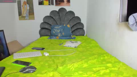 vicky manuela online show from 02-19-26, 03:13