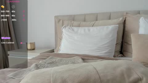 Snapshot of vickystonee chatting on 10-11-25, 08:13 Victoria online show from 10-11-25, 08:13