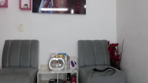 Snapshot of vickyxdany chatting on 02-23-25, 05:39 vickyxdany online show from 02-23-25, 05:39