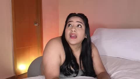 Snapshot of vicserna chatting on 11-27-25, 11:51 Victoria Serna online show from 11-27-25, 11:51