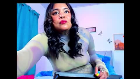 victoria_16_ online show from 12-04-25, 05:17