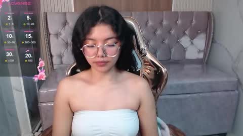 victoria_castillo_b online show from 11-21-25, 03:22