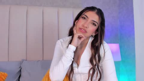  Victoria Lozano  online show from 12-19-24, 12:56