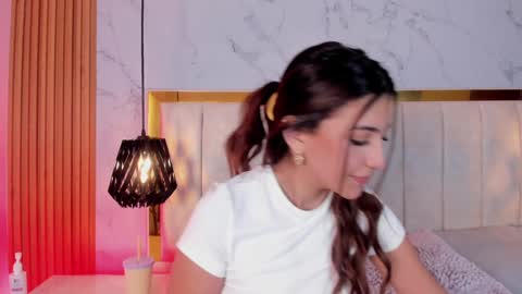  Victoria Lozano  online show from 01-11-25, 02:58