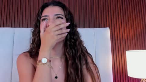  Victoria Lozano  online show from 01-30-25, 06:54