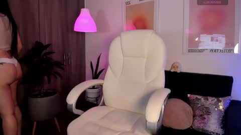 Snapshot of victoria_korss chatting on 02-25-25, 11:22 Victoria online show from 02-25-25, 11:22