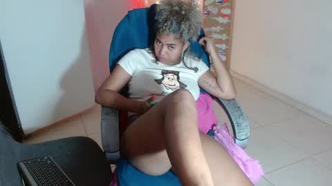 Snapshot of victoria_miler chatting on 12-12-24, 01:32 VICKY online show from 12-12-24, 01:32