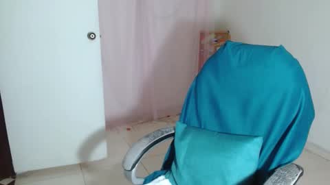 Snapshot of victoria_miler chatting on 12-29-24, 06:56 VICKY online show from 12-29-24, 06:56