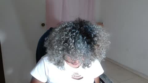 Snapshot of victoria_miler chatting on 01-17-25, 12:53 VICKY online show from 01-17-25, 12:53