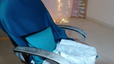 Snapshot of victoria_miler chatting on 01-19-25, 01:53 VICKY online show from 01-19-25, 01:53