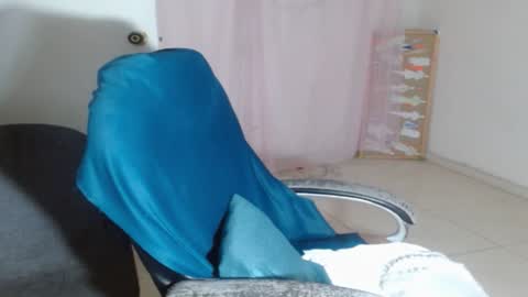 Snapshot of victoria_miler chatting on 01-26-25, 08:45 VICKY online show from 01-26-25, 08:45