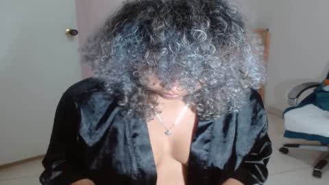 Snapshot of victoria_miler chatting on 01-31-25, 11:24 VICKY online show from 01-31-25, 11:24