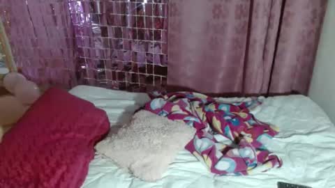 Snapshot of victoria_miler chatting on 02-23-25, 08:44 VICKY online show from 02-23-25, 08:44