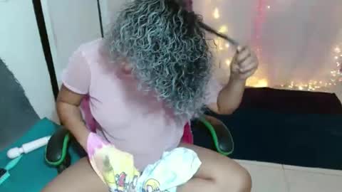 Snapshot of victoria_miler chatting on 09-16-25, 10:22 VICKY online show from 09-16-25, 10:22