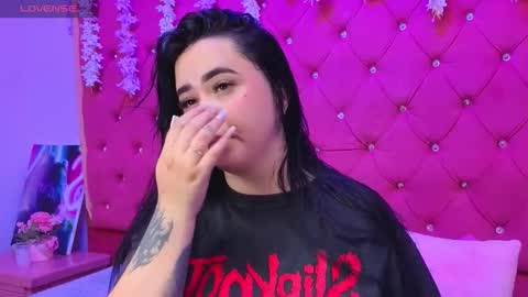 Snapshot of victoria_rossy_ chatting on 10-26-25, 02:50 Victoria online show from 10-26-25, 02:50