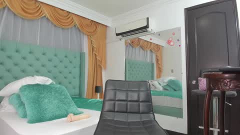 victoria_sweets_ online show from 02-01-25, 01:55