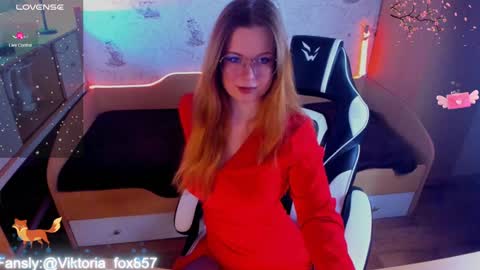 Snapshot of victoria_the_fox chatting on 01-07-25, 08:13    -   The Divine Fox online show from 01-07-25, 08:13