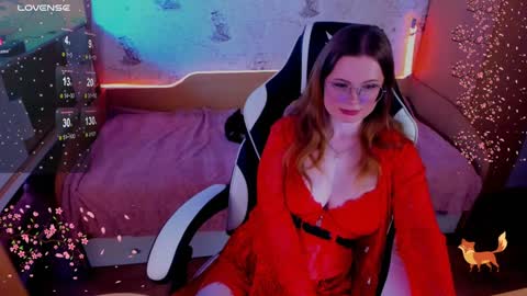 Snapshot of victoria_the_fox chatting on 02-06-25, 05:57    -   The Divine Fox online show from 02-06-25, 05:57