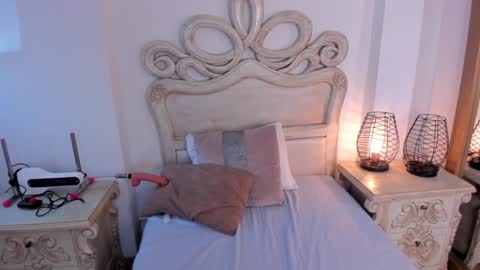 Snapshot of victoria_vallejo chatting on 12-31-24, 02:36 victoria  online show from 12-31-24, 02:36