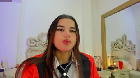 Snapshot of victoria_vallejo chatting on 01-18-25, 11:32 victoria  online show from 01-18-25, 11:32