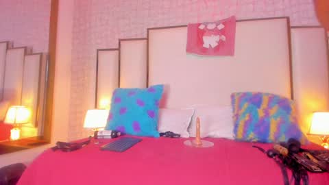 Victoria Sofia online show from 12-29-24, 12:52