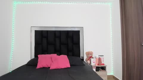 VICTORIA online show from 02-27-25, 12:34