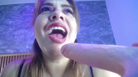 victoriamil1 online show from 10-10-25, 08:08