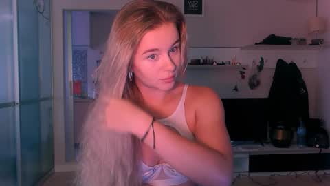 Eva and Victor online show from 09-18-25, 05:09