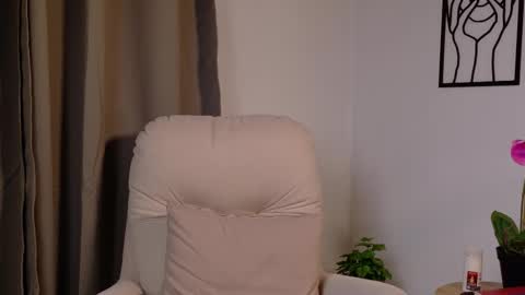 VictoriaNova online show from 02-06-26, 12:37