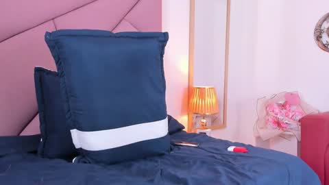 Snapshot of victoriaross1 chatting on 01-10-25, 03:16 VictoriaRoss online show from 01-10-25, 03:16