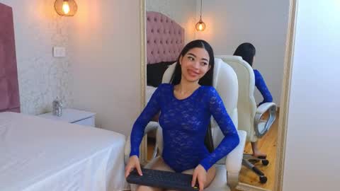 Violet  online show from 12-21-25, 08:05