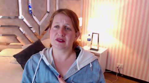 Violeta online show from 12-27-24, 12:39