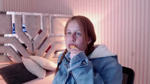 Violeta online show from 01-25-25, 02:04