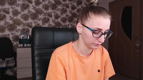 Snapshot of vikaericka chatting on 12-13-24, 07:10 Vika online show from 12-13-24, 07:10