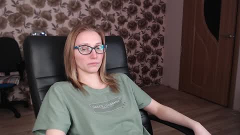 Snapshot of vikaericka chatting on 02-01-25, 11:48 Vika online show from 02-01-25, 11:48