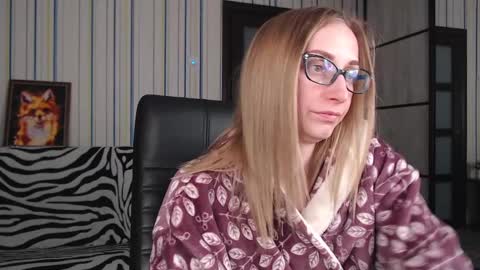 Snapshot of vikaericka chatting on 02-20-25, 01:25 Vika online show from 02-20-25, 01:25