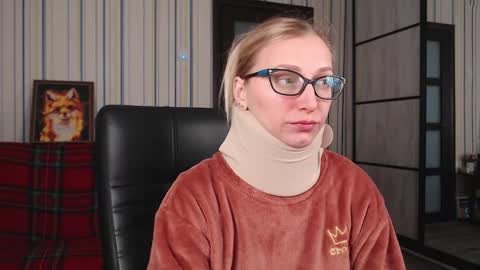 Snapshot of vikaericka chatting on 10-12-25, 11:20 Vika online show from 10-12-25, 11:20